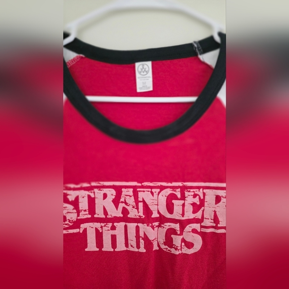 Stranger Things Red & White Raglan Graphic Tee – Netflix – Medium - Picture 6 of 7